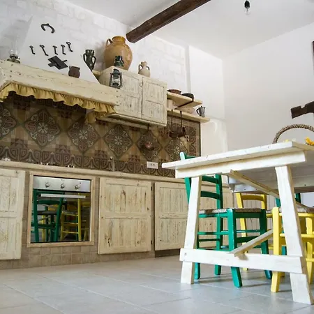 Casa Per Vacanze Rifugio Dei Pagani カントリーハウス チステルニーノ